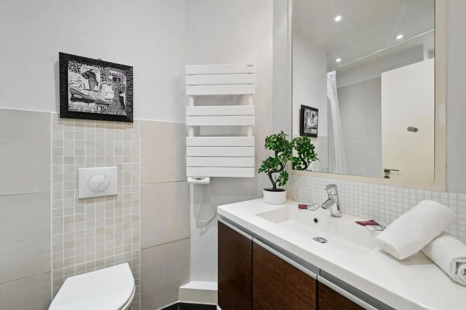 Bnbnook - Stylish 1Br - Heart Of Golden Triangle Paris 0*,