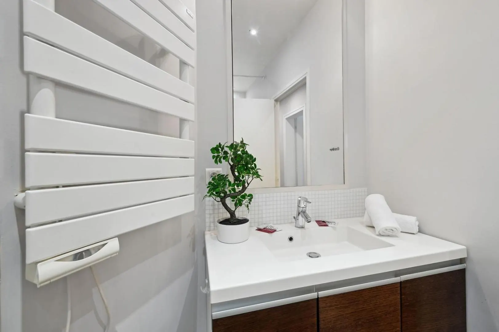 Bnbnook - Stylish 1Br - Heart Of Golden Triangle Paris