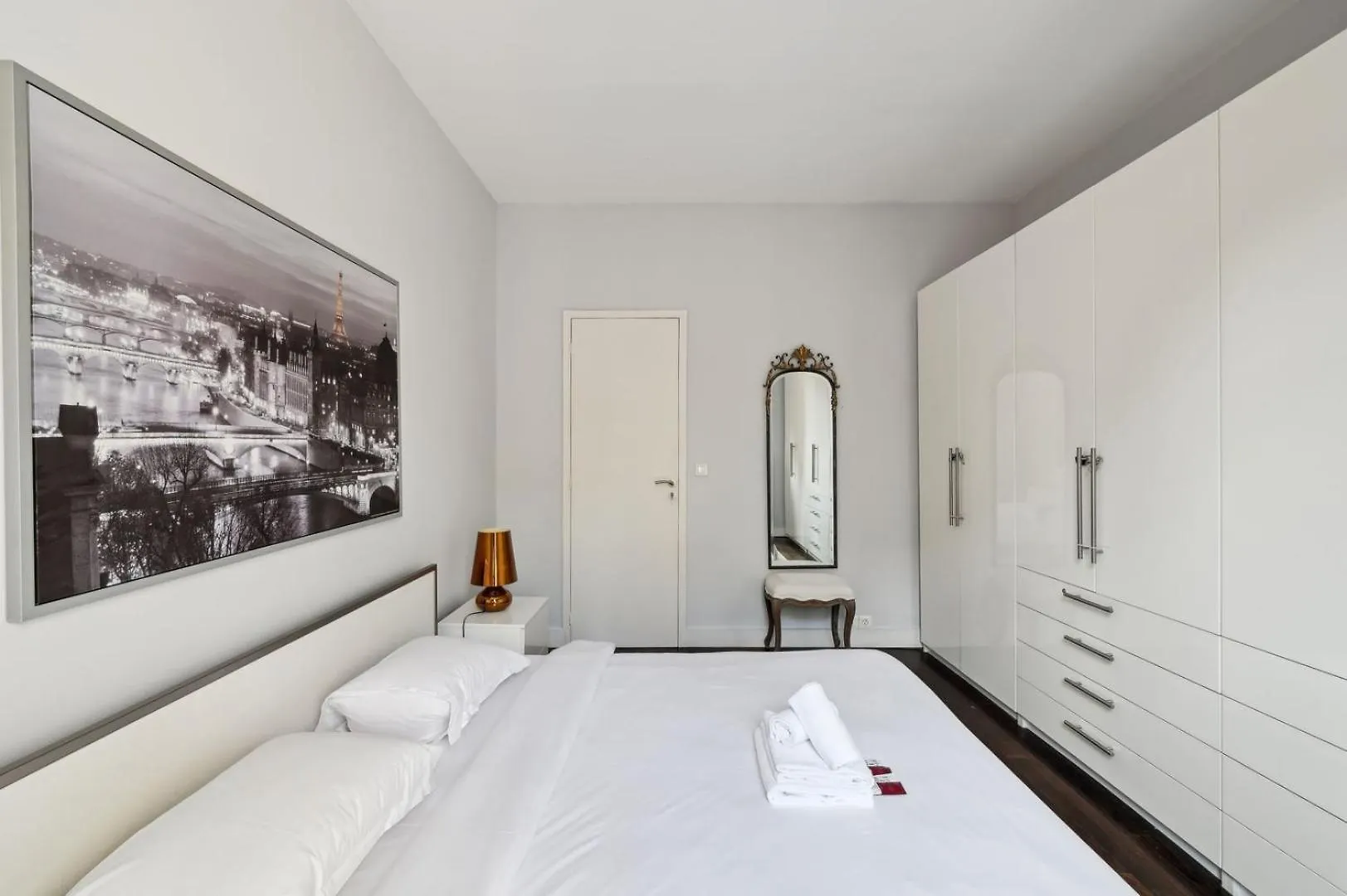 Bnbnook - Stylish 1Br - Heart Of Golden Triangle Paris 0*,  France